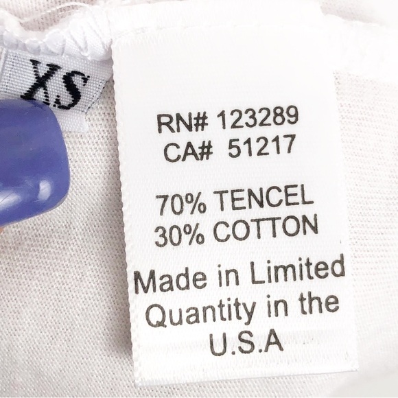 𝅺Lauren Moshi white T-shirt with black graphics peace on earth - Picture 11 of 13